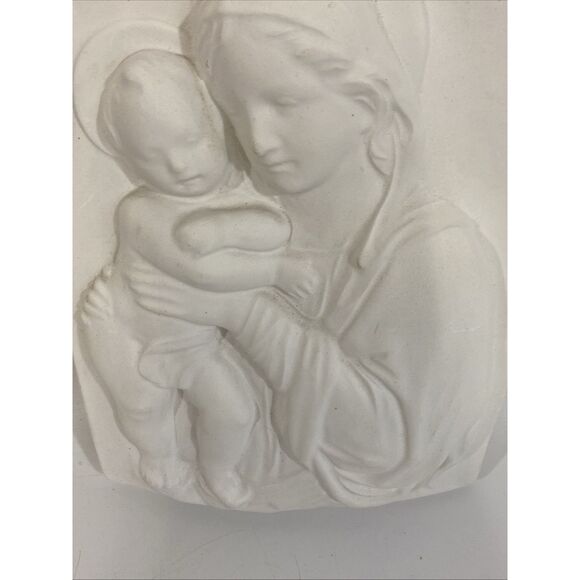 Vintage 3 Dimensional Plaster Wall Plaque Mother Mary & Baby Jesus Catholic 9.5” - Picture 3 of 7